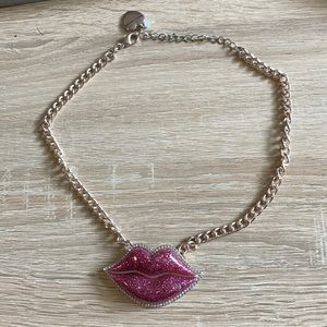 Betsey Johnson lips necklace